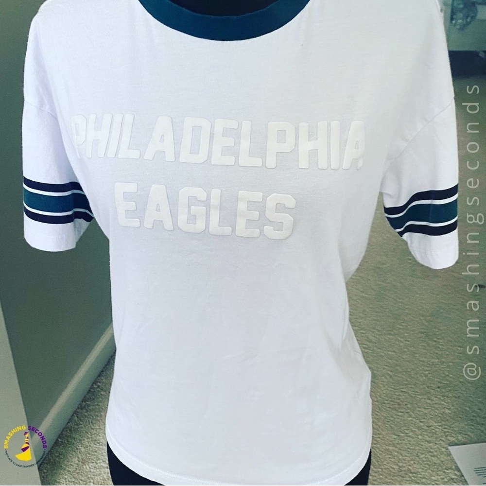 WEAR by ERIN ANDREWS - Philadelphia Eagles Women's Cropped T Shirt